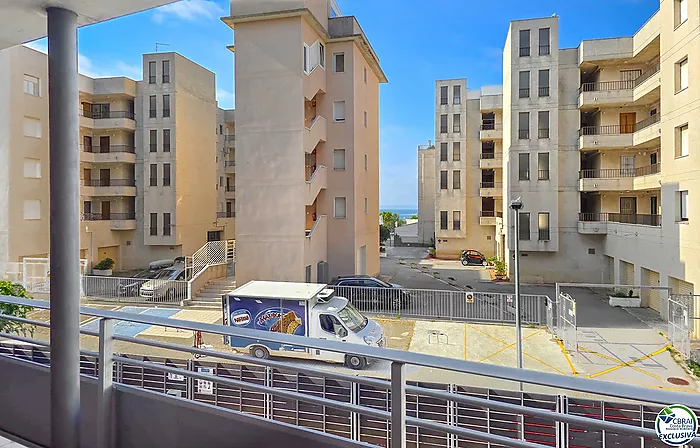 Appartement à Salatar avec vue partielle sur la mer, grande terrasse et parking privé.