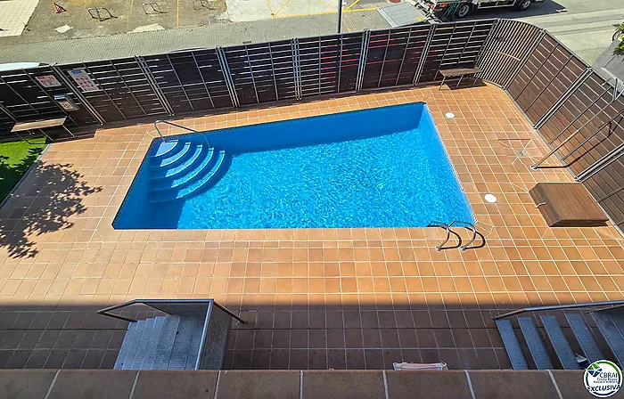 Apartamento en Salatar con vista parcial al mar, gran terraza y aparcamiento privado.