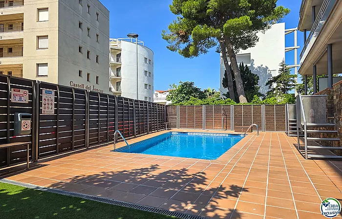 Apartamento en Salatar con vista parcial al mar, gran terraza y aparcamiento privado.