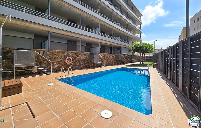 Appartement à Salatar avec vue partielle sur la mer, grande terrasse et parking privé.