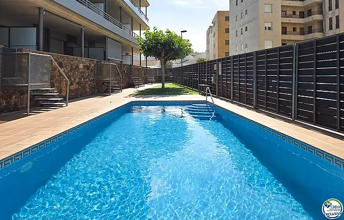 Appartement à Salatar avec vue partielle sur la mer, grande terrasse et parking privé.