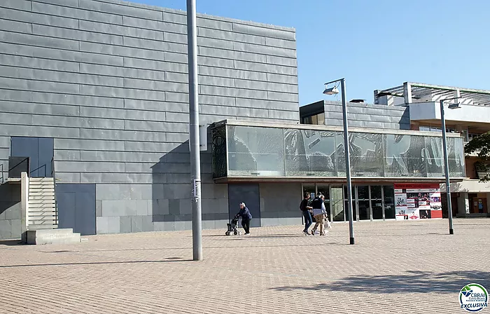 Appartement à Salatar avec vue partielle sur la mer, grande terrasse et parking privé.