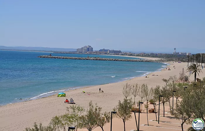 Appartement à Salatar avec vue partielle sur la mer, grande terrasse et parking privé.