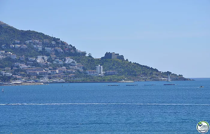 Appartement à Salatar avec vue partielle sur la mer, grande terrasse et parking privé.