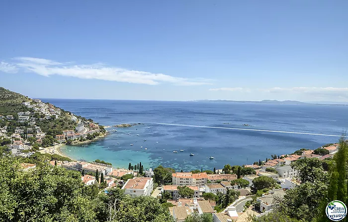 ENCANTADORA CASA ADOSADA CON VISTAS AL MAR Y PISCINA COMUNITARIA EN CANYELLES