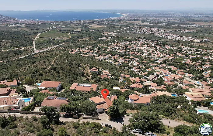 Maison  à Rénover avec des Vues Incroyables sur la Mer !