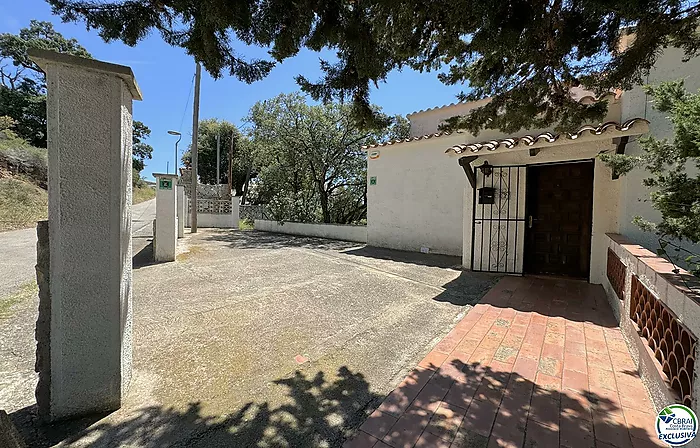 ¡Casa para Reformar con Increíbles Vistas al Mar!