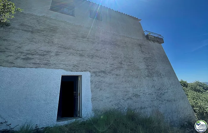 ¡Casa para Reformar con Increíbles Vistas al Mar!