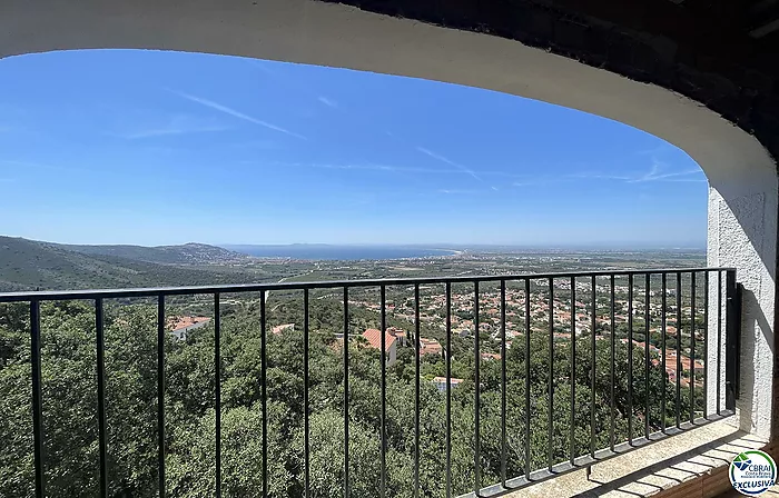 Maison  à Rénover avec des Vues Incroyables sur la Mer !