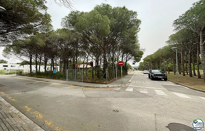 Bonita parcela de 468 m2 a tres vientos para construir casa de 250 m2 en urbanización con toda la infraestructura de alcantarillado hecha hace 10 años