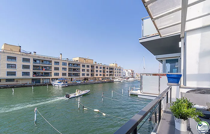 Maison rénovée avec amarrage avant les ponts, Empuriabrava