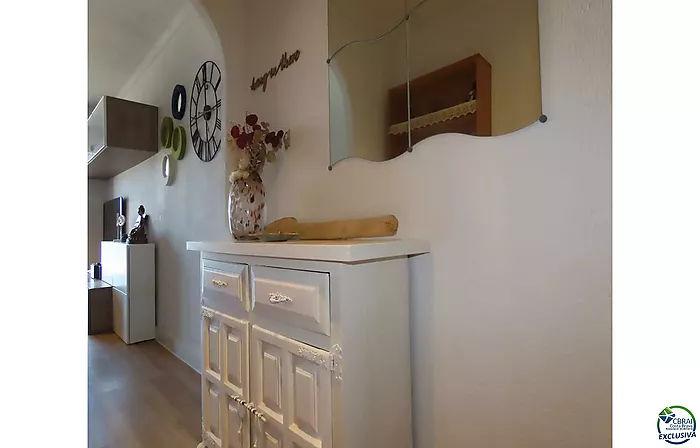 Vue de rêve de ce studio à vendre à Empuriabrava, idéal pour les amoureux de la plage