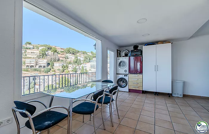 BELLE MAISON DE VILLE AVEC VUE À PUIG ROM