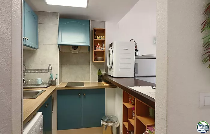 Encantador apartamento con dormitorio, balcón y acceso a la piscina!