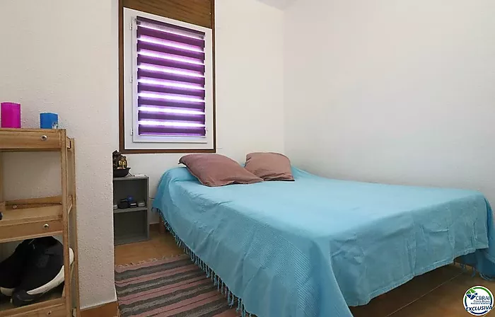 Encantador apartamento con dormitorio, balcón y acceso a la piscina!