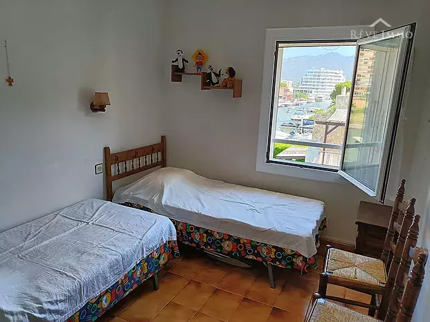 Apartamento con amarre de 7m a santa Margarita-Roses