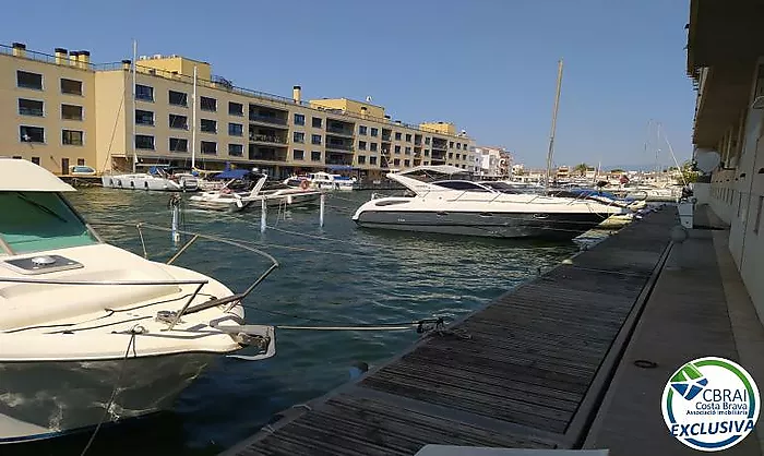 PORT MOXÓ Amarre 3,45 X 10m para velero, garaje y trastero en venta en Empuriabrava