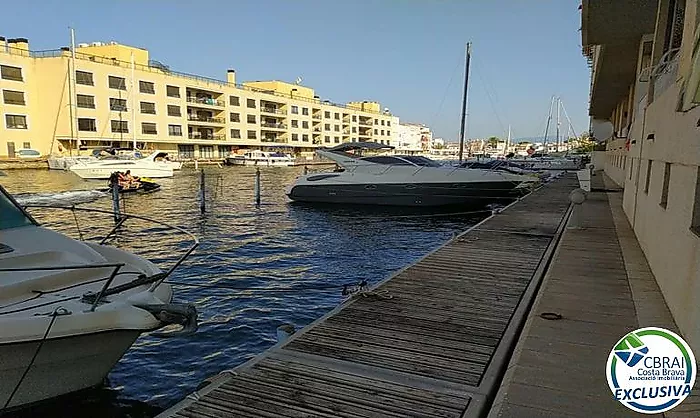 PORT MOXÓ Amarre 3,45 X 10m para velero, garaje y trastero en venta en Empuriabrava