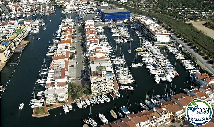 PORT MOXÓ Amarre 3,45 X 10m para velero, garaje y trastero en venta en Empuriabrava