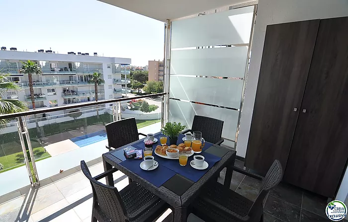 Appartement - Appartement en vente à Roses, avec 45 m2, 1 chambre, 1 salle de bain, Piscine, parking et Débarras, Ascenseur, Meublé, Climatisation et 