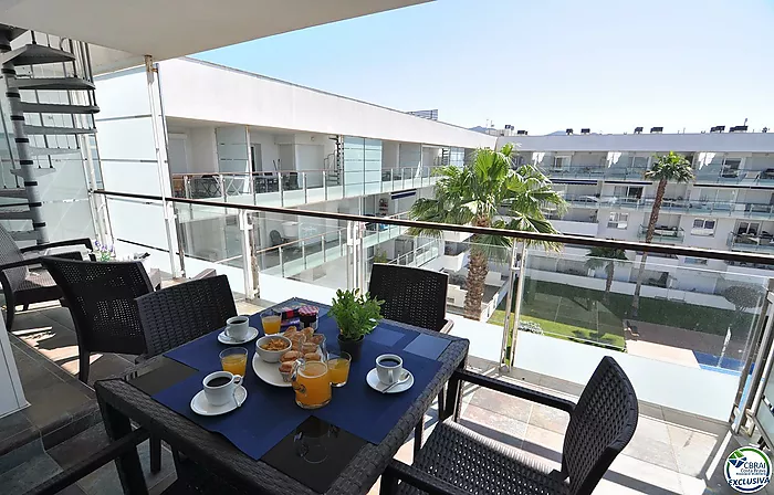 Appartement - Appartement en vente à Roses, avec 45 m2, 1 chambre, 1 salle de bain, Piscine, parking et Débarras, Ascenseur, Meublé, Climatisation et 