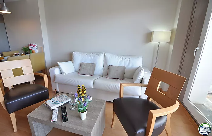 Appartement - Appartement en vente à Roses, avec 45 m2, 1 chambre, 1 salle de bain, Piscine, parking et Débarras, Ascenseur, Meublé, Climatisation et 