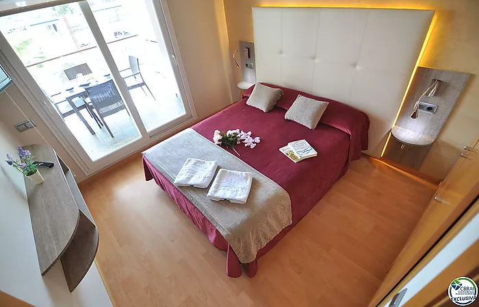 Appartement - Appartement en vente à Roses, avec 45 m2, 1 chambre, 1 salle de bain, Piscine, parking et Débarras, Ascenseur, Meublé, Climatisation et 