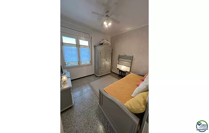 Piso en venta en Empuriabrava, en pleno centro y a un paso de la playa, 200m, orientación sur.