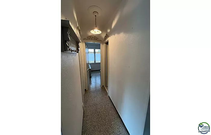 Piso en venta en Empuriabrava, en pleno centro y a un paso de la playa, 200m, orientación sur.