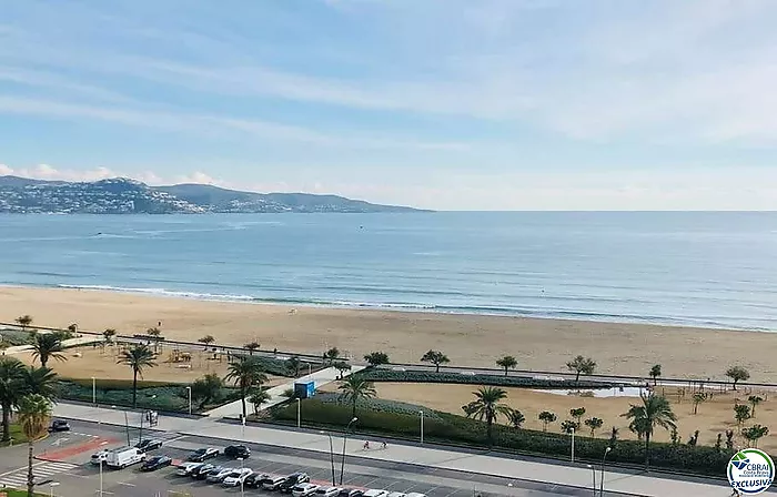 Studio avec vue sur la mer en face de la plage et dans le centre d'Empuriabrava.