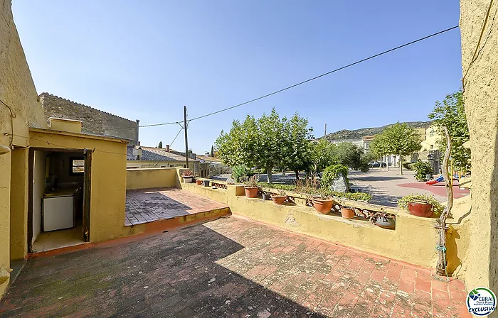 Gran casa de pueblo en el corazón de Palau Saverdera