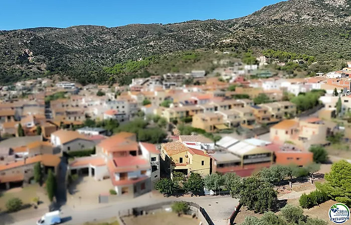 Gran casa de pueblo en el corazón de Palau Saverdera