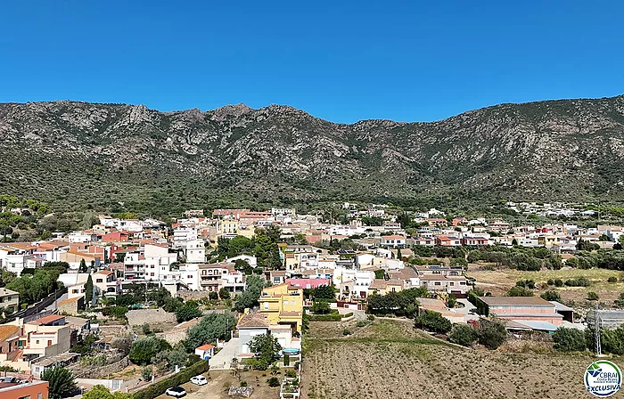 Gran casa de pueblo en el corazón de Palau Saverdera