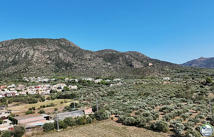 Gran casa de pueblo en el corazón de Palau Saverdera