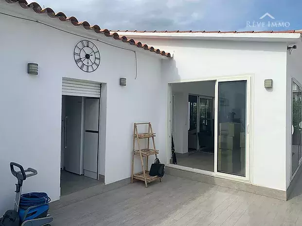 Excepcional villa de una planta con piscina y amarre de 15 m en Santa Margarita Rosas