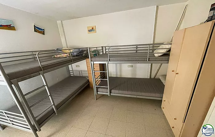 Appartement d'une chambre dans un bel immeuble avec jardin, piscine et parking