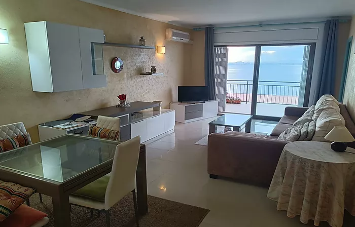 Apartamento de ensueño con vistas panorámicas a la bahía y al puerto de las Rosas