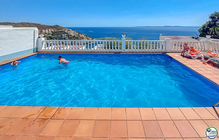 Impresionante Casa Reformada con Vistas al Mar en Canyelles Petites