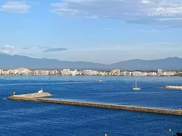 Apartamento de ensueño con vistas panorámicas a la bahía y al puerto de las Rosas