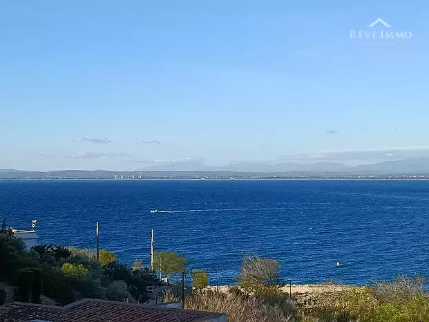 Apartamento de ensueño con vistas panorámicas a la bahía y al puerto de las Rosas