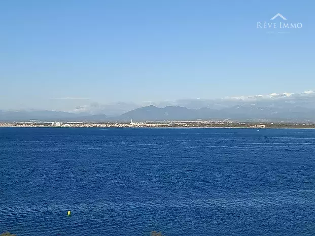 Apartamento de ensueño con vistas panorámicas a la bahía y al puerto de las Rosas