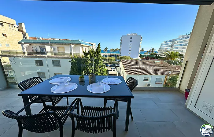 ESPECTACULAR APARTAMENTO A 120 METROS DEL MAR CON PISCINA EN SANTA MARGARITA, ROSES