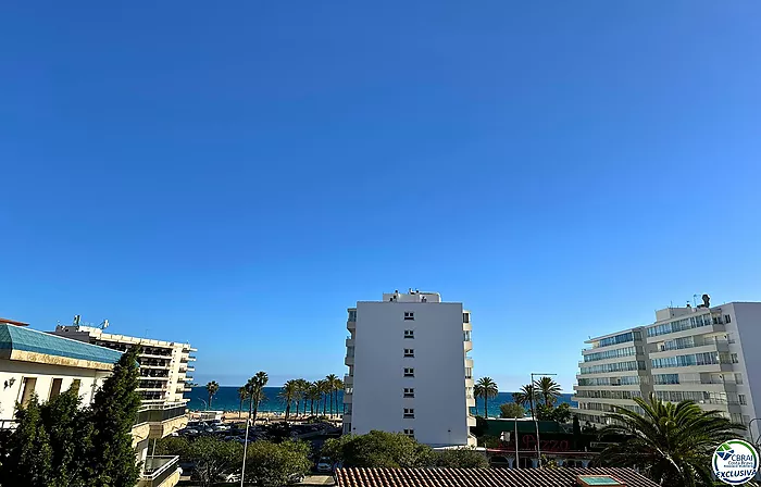 APPARTEMENT SPECTACULAIRE À 120 METRES DE LA MER AVEC PISCINE À SANTA MARGARITA, ROSES