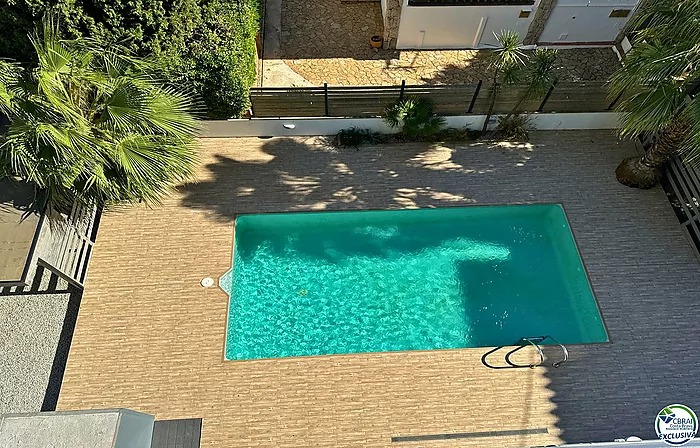 APPARTEMENT SPECTACULAIRE À 120 METRES DE LA MER AVEC PISCINE À SANTA MARGARITA, ROSES