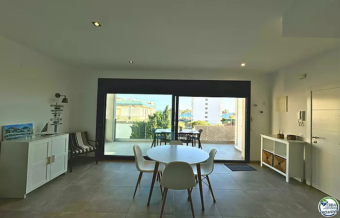 APPARTEMENT SPECTACULAIRE À 120 METRES DE LA MER AVEC PISCINE À SANTA MARGARITA, ROSES