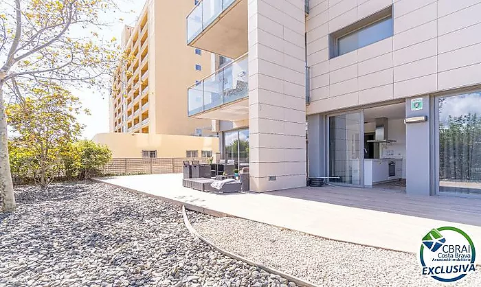 CLOT DELS FRANQUETS Rez-de-chaussée avec 3 chambres avec 224 m2 de terrasse et jardin à 200m de la plage