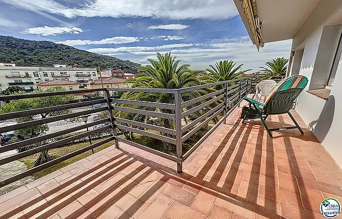 CÓMODO APARTAMENTO VISTA  A LA MONTAÑA CON TERRAZA Y ESTACIONAMIENTO