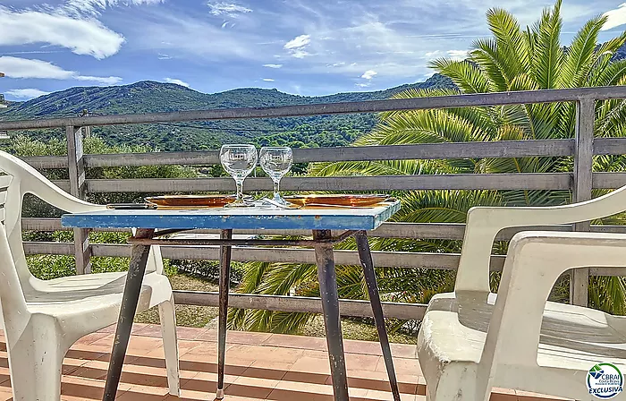 APPARTEMENT CONFORTABLE VUE MONTAGNE AVEC TERRASSE ET PARKING