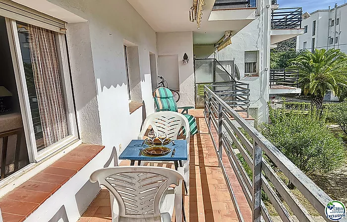 CÓMODO APARTAMENTO VISTA  A LA MONTAÑA CON TERRAZA Y ESTACIONAMIENTO