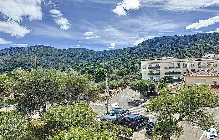 CÓMODO APARTAMENTO VISTA  A LA MONTAÑA CON TERRAZA Y ESTACIONAMIENTO